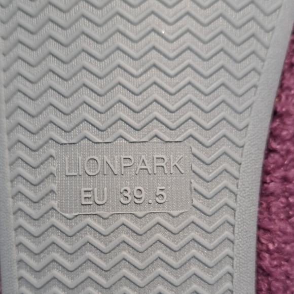 Soft and Cozy Slipper - Picture 4 of 8